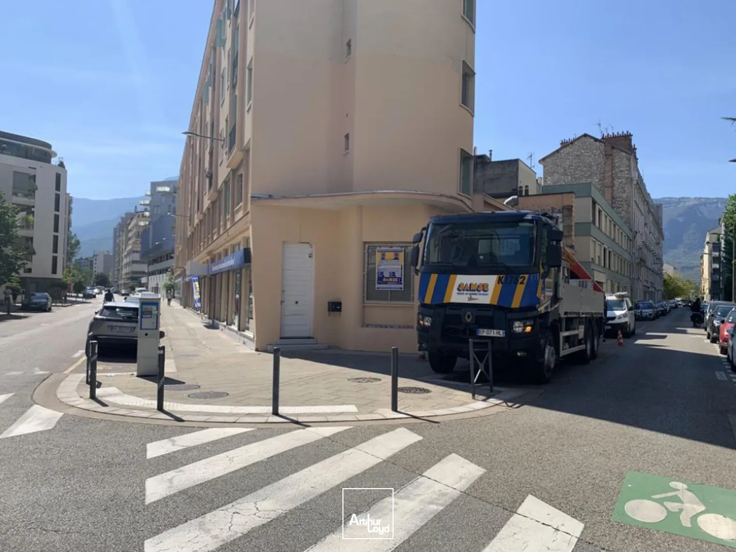 local commercial 698 m² location Grenoble