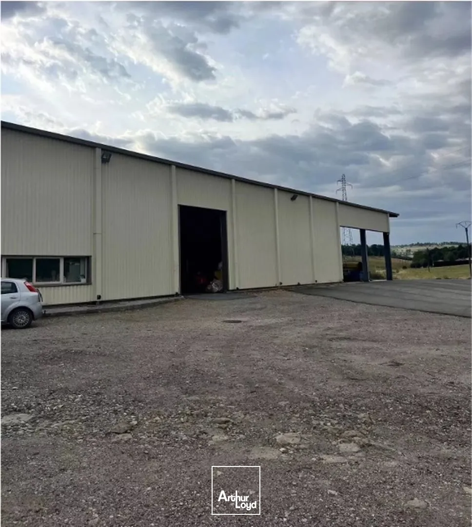 À LOUER : Local d'activité de 620 m² sur son terrain de 1 500 m² à Roche-la-Molière