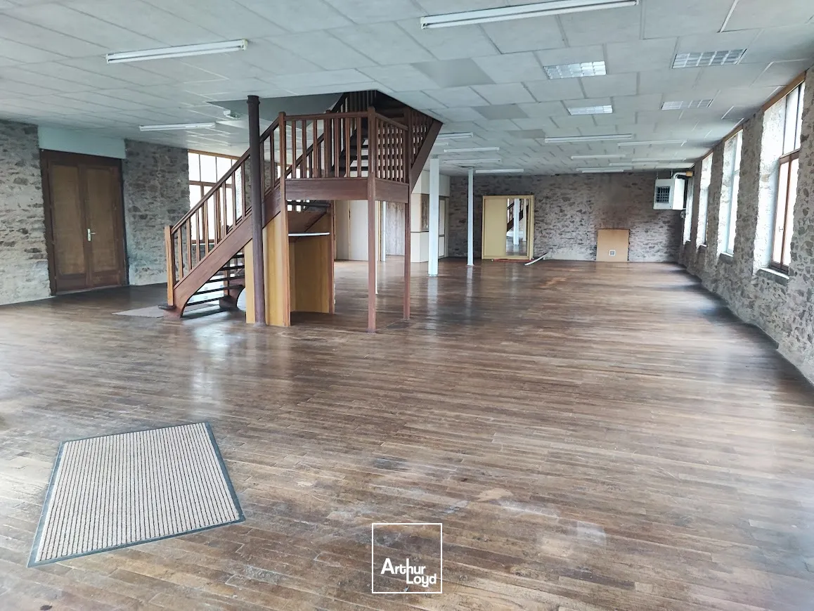 A vendre CHALUS immeuble en parfait état à aménager de 900 m² environ