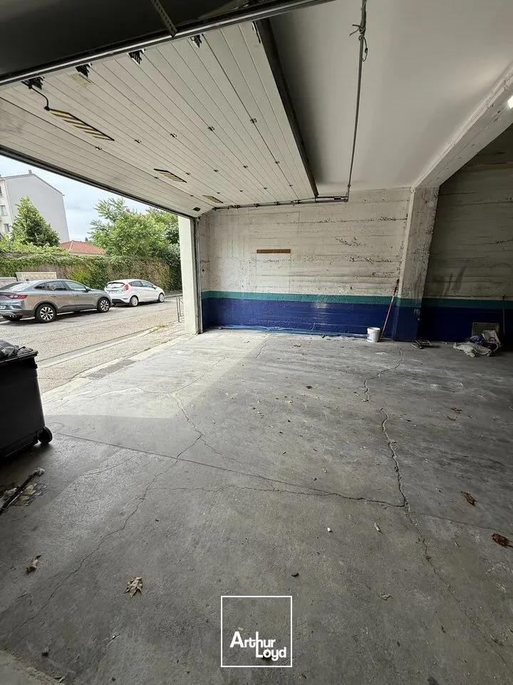 Locaux de stockage à Louer dans le centre ville de Valence.