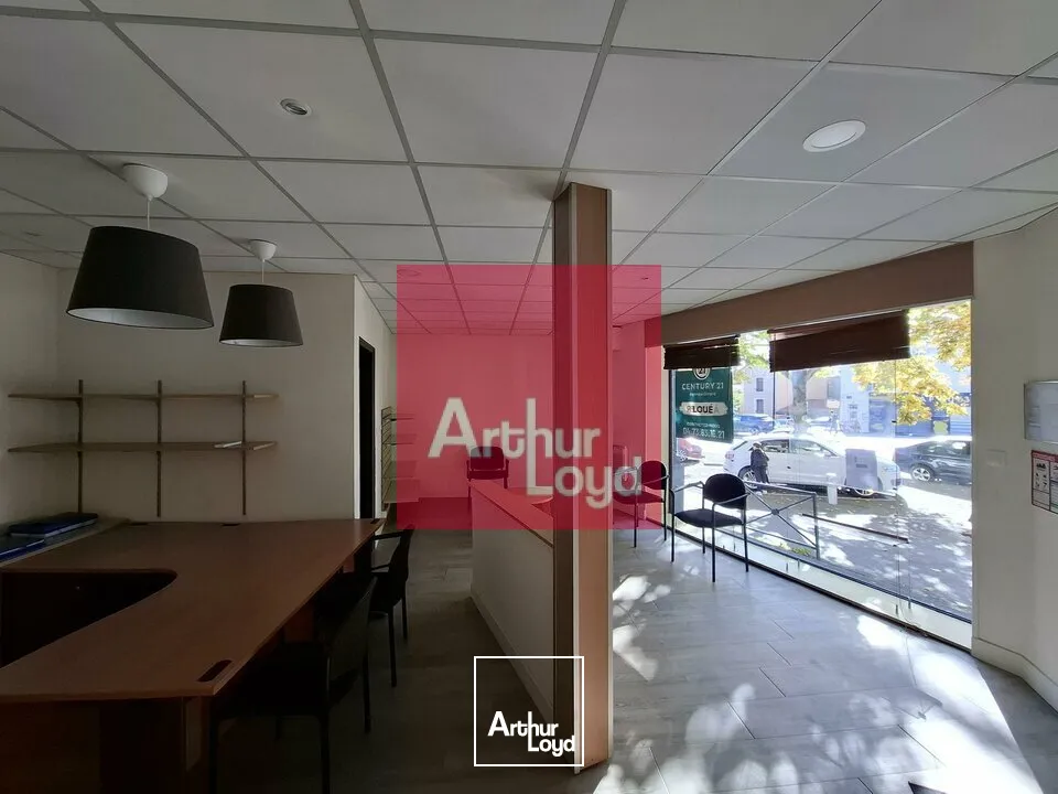 RIOM CENTRE LOCAL COMMERCIAL A LOUER 113 m²