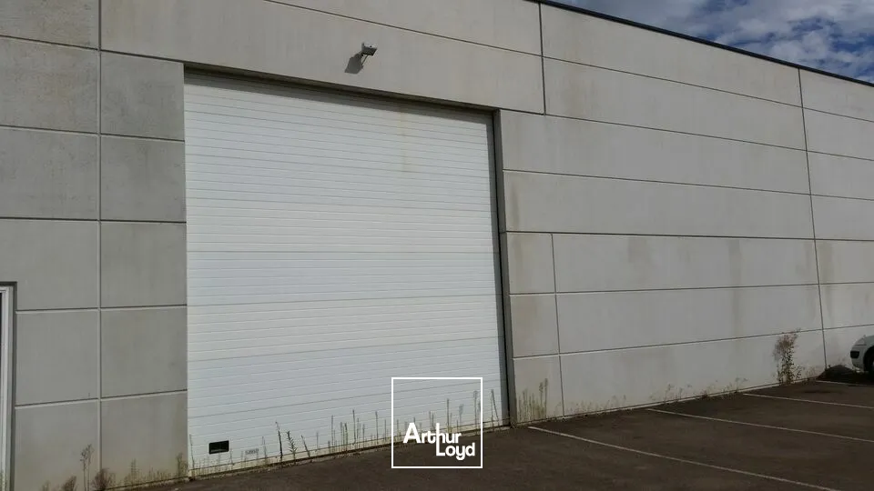 LOCAL D'ACTIVITE - ENTREPOT à LOUER de 735 m²