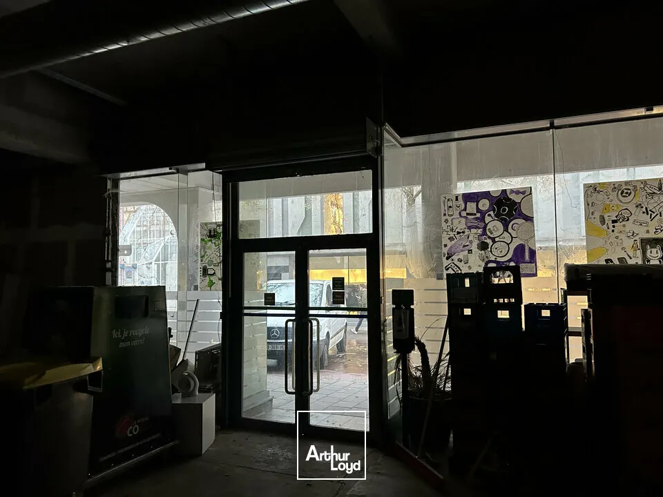 LOCAL COMMERCIAL à VENDRE de 1052 m²