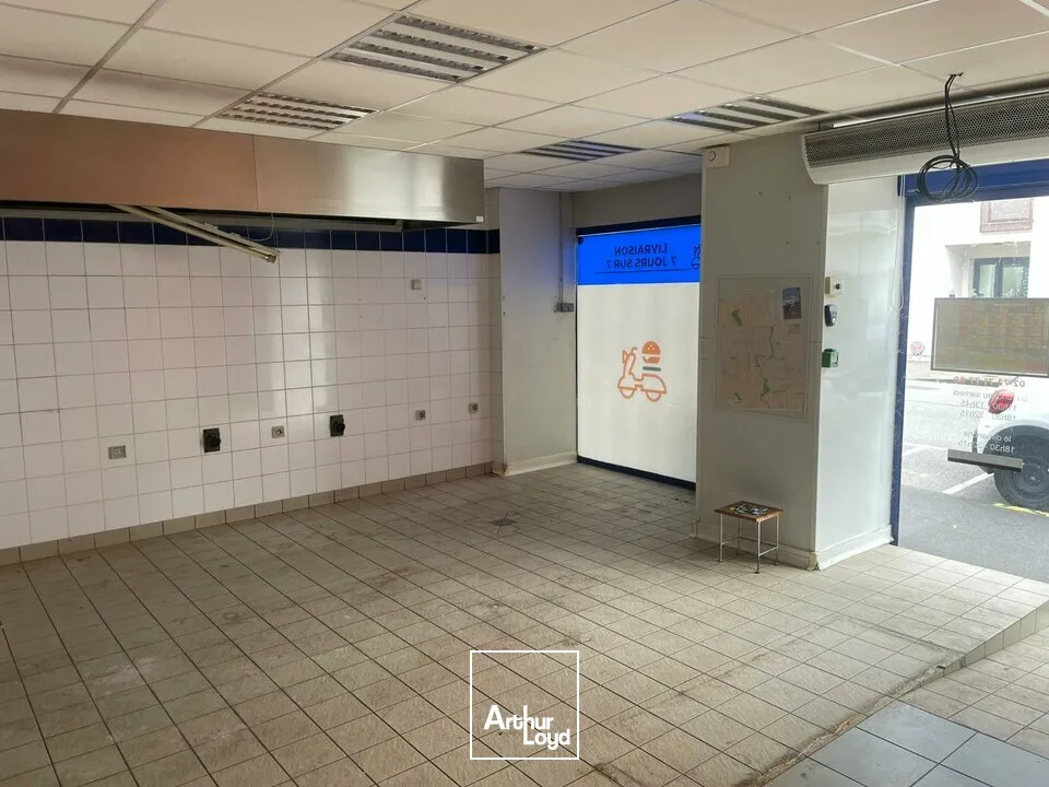 À LOUER  LOCAL COMMERCIAL  CENTRE-VILLE DE LA ROCHE-SUR-YON (85)