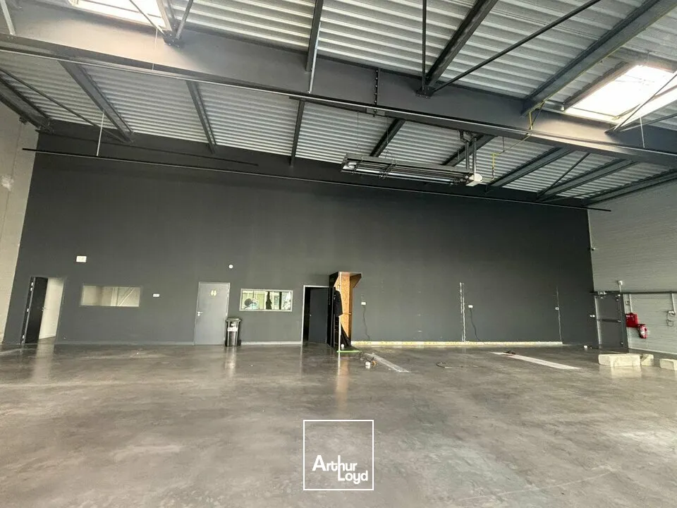 À louer  Local d'activité 509 m²  La Roche-sur-Yon (Zone Sud)