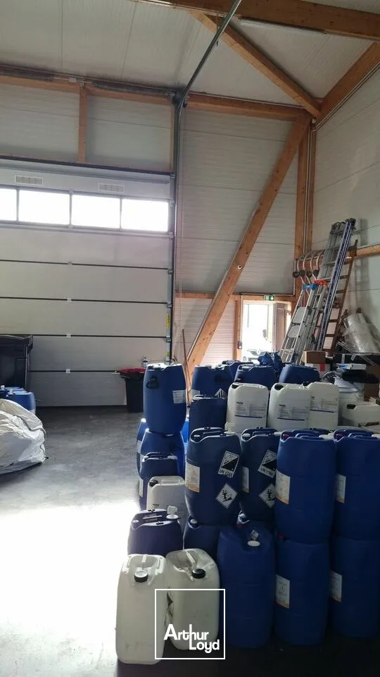 À louer  Poitiers Sud - Local d'activité de 145 m² dans une zone économique dynamique avec excellente accessibilité