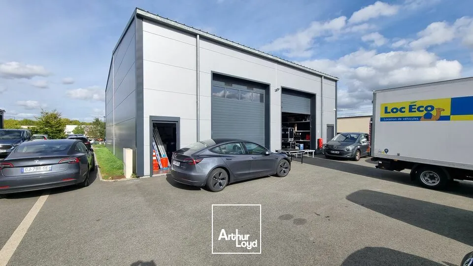 À louer  Poitiers Sud - Local d'activité de 145 m² dans une zone économique dynamique avec excellente accessibilité