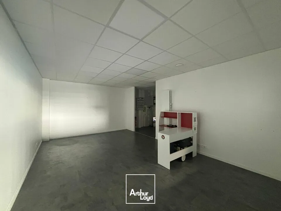 À louer  Local d'activité 509 m²  La Roche-sur-Yon (Zone Sud)