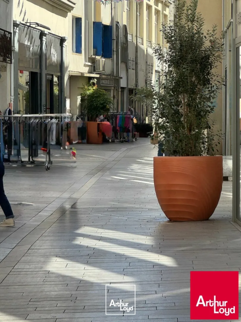 DAX rue piétonne - Local commercial avec grandes vitrines - IDEAL ENSEIGNE