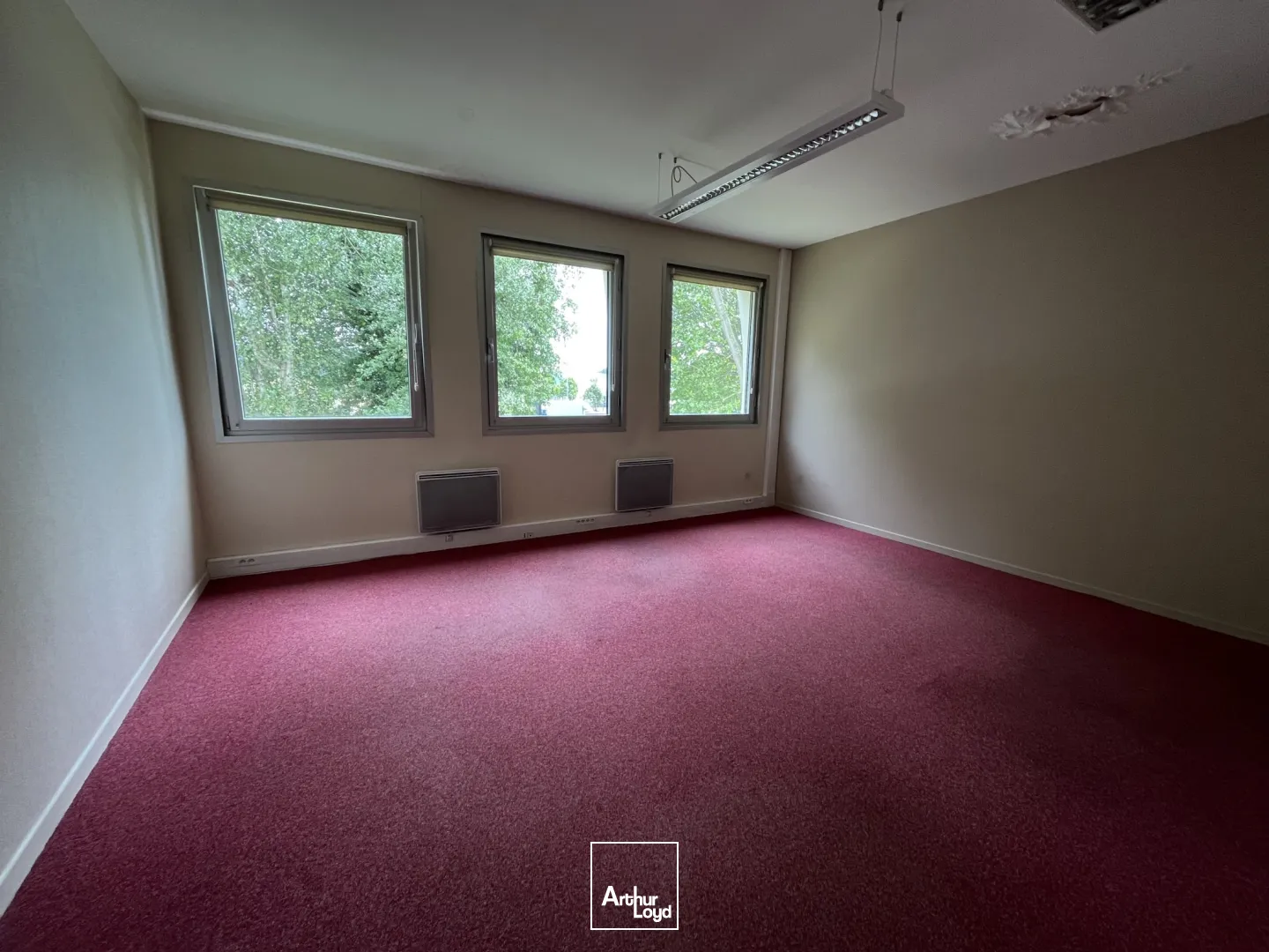 À LOUER - BUREAUX MODULABLES EN ZI - SAINT-LÉONARD 