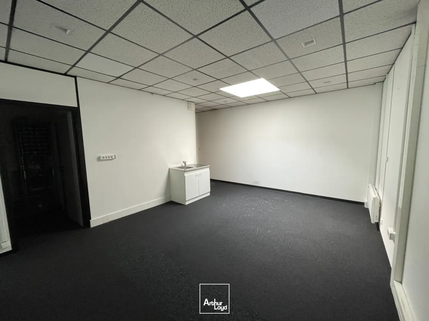 Bureaux fonctionnels à louer à Villeneuve d'Ascq - Accessibilité optimale et cadre verdoyant
