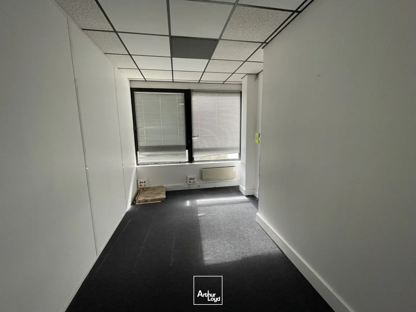 Bureaux fonctionnels à louer à Villeneuve d'Ascq - Accessibilité optimale et cadre verdoyant