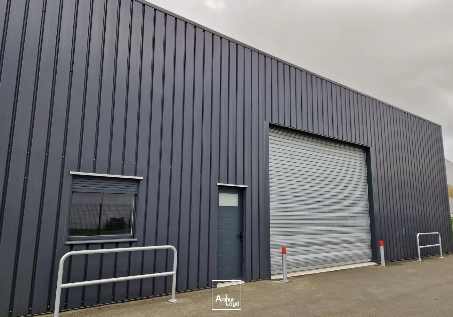 À LOUER - LOCAUX D'ACTIVITÉ MIXTES BUREAUX & STOCKAGE - GRANDE-SYNTHE