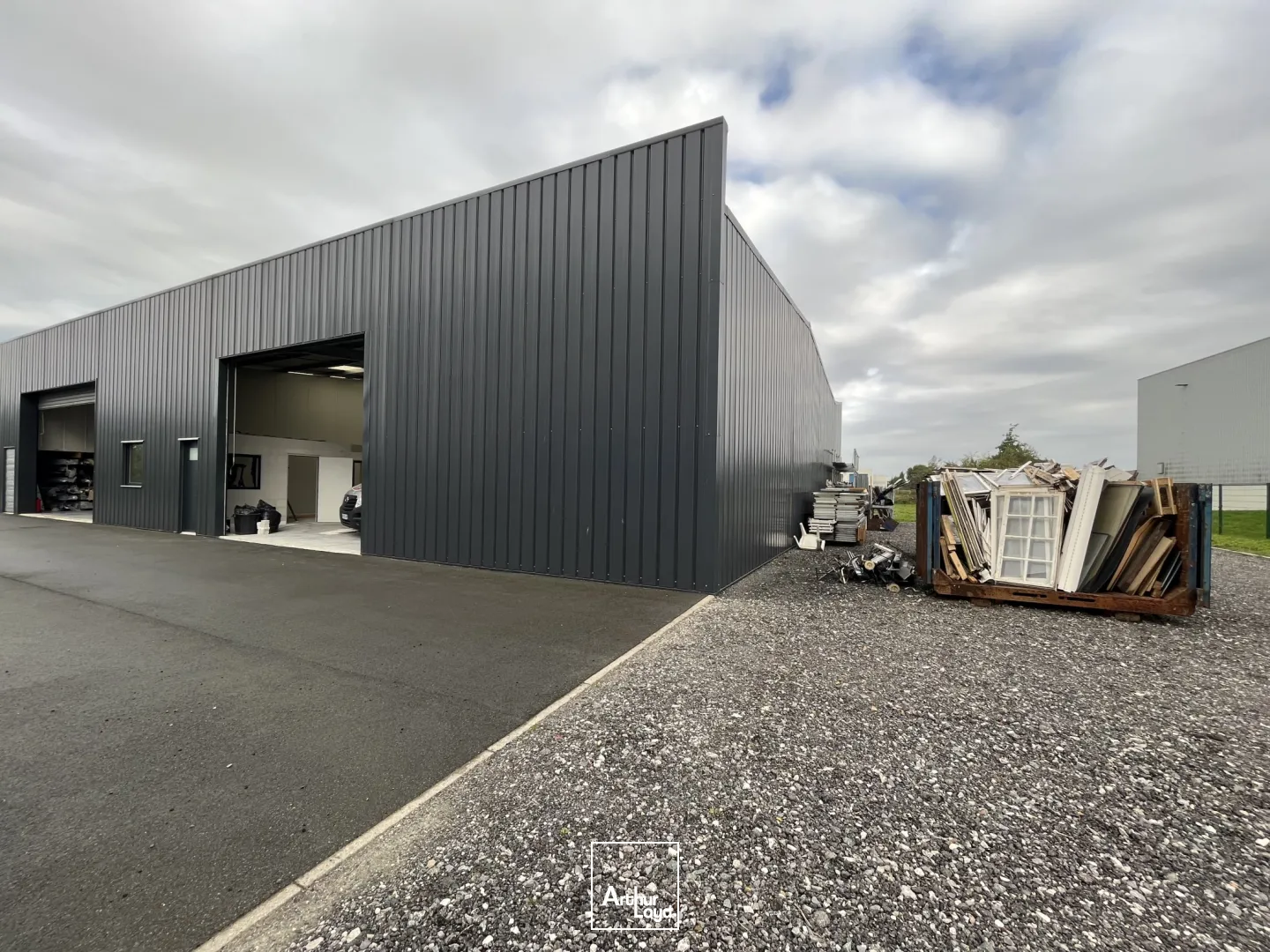 À LOUER - LOCAUX D'ACTIVITÉ MIXTES BUREAUX & STOCKAGE - GRANDE-SYNTHE