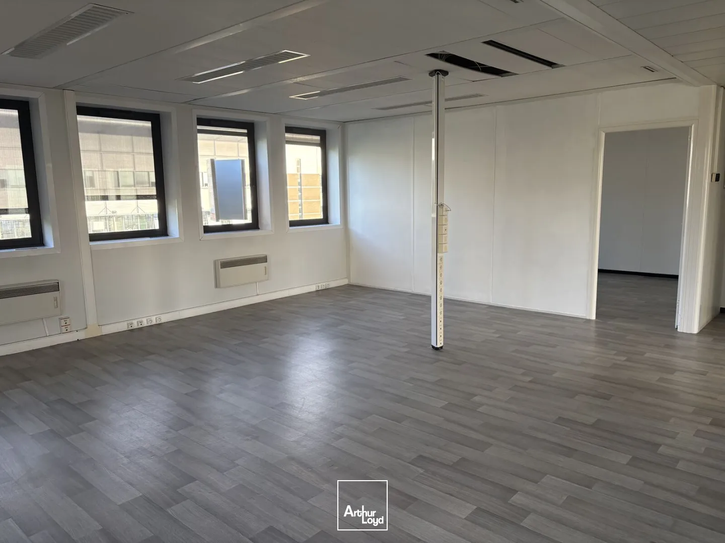 Bureaux à louer à Villeneuve d'Ascq - Secteur Heron Parc/ Auchan V2. Bureaux au loyer attractif avec de nombreux parkings à disposition sur le site ! 