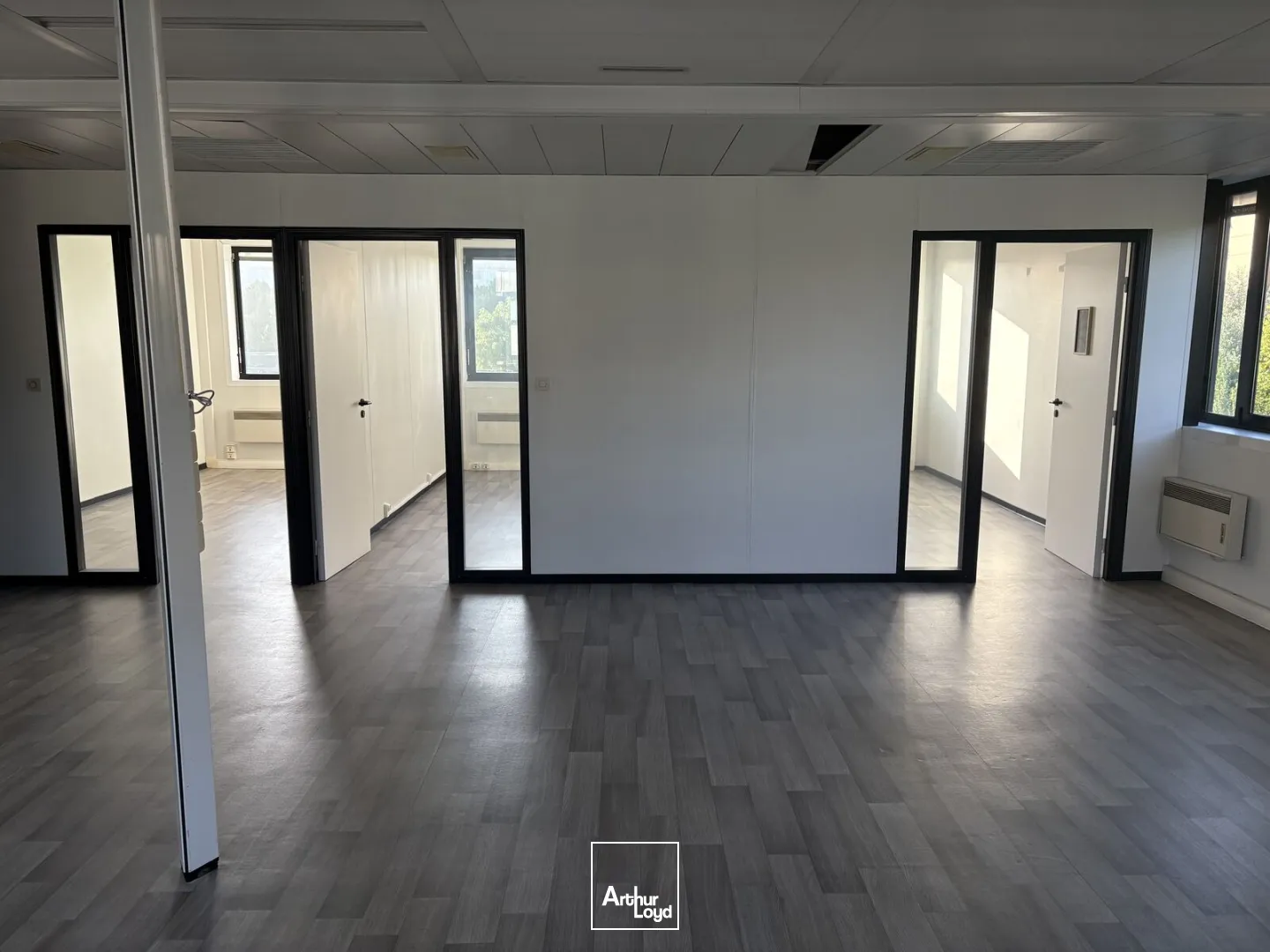 Bureaux à louer à Villeneuve d'Ascq - Secteur Heron Parc/ Auchan V2. Bureaux au loyer attractif avec de nombreux parkings à disposition sur le site ! 