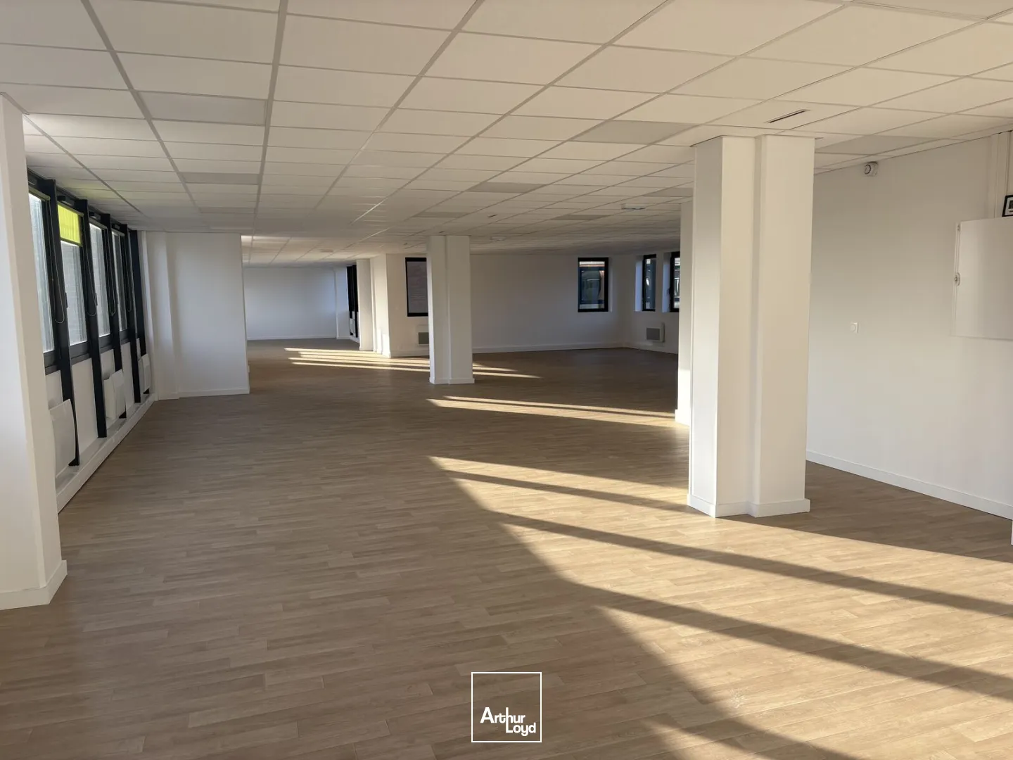 Bureaux à louer à Villeneuve d'Ascq - Secteur Heron Parc/ Auchan V2. Bureaux au loyer attractif avec de nombreux parkings à disposition sur le site ! 