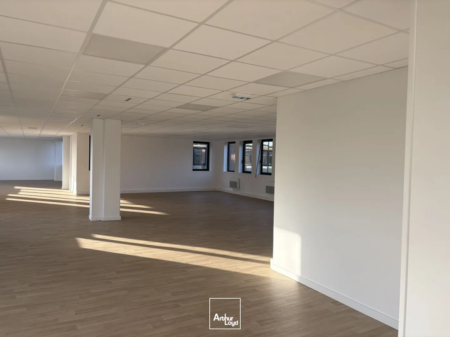 Bureaux à louer à Villeneuve d'Ascq - Secteur Heron Parc/ Auchan V2. Bureaux au loyer attractif avec de nombreux parkings à disposition sur le site ! 
