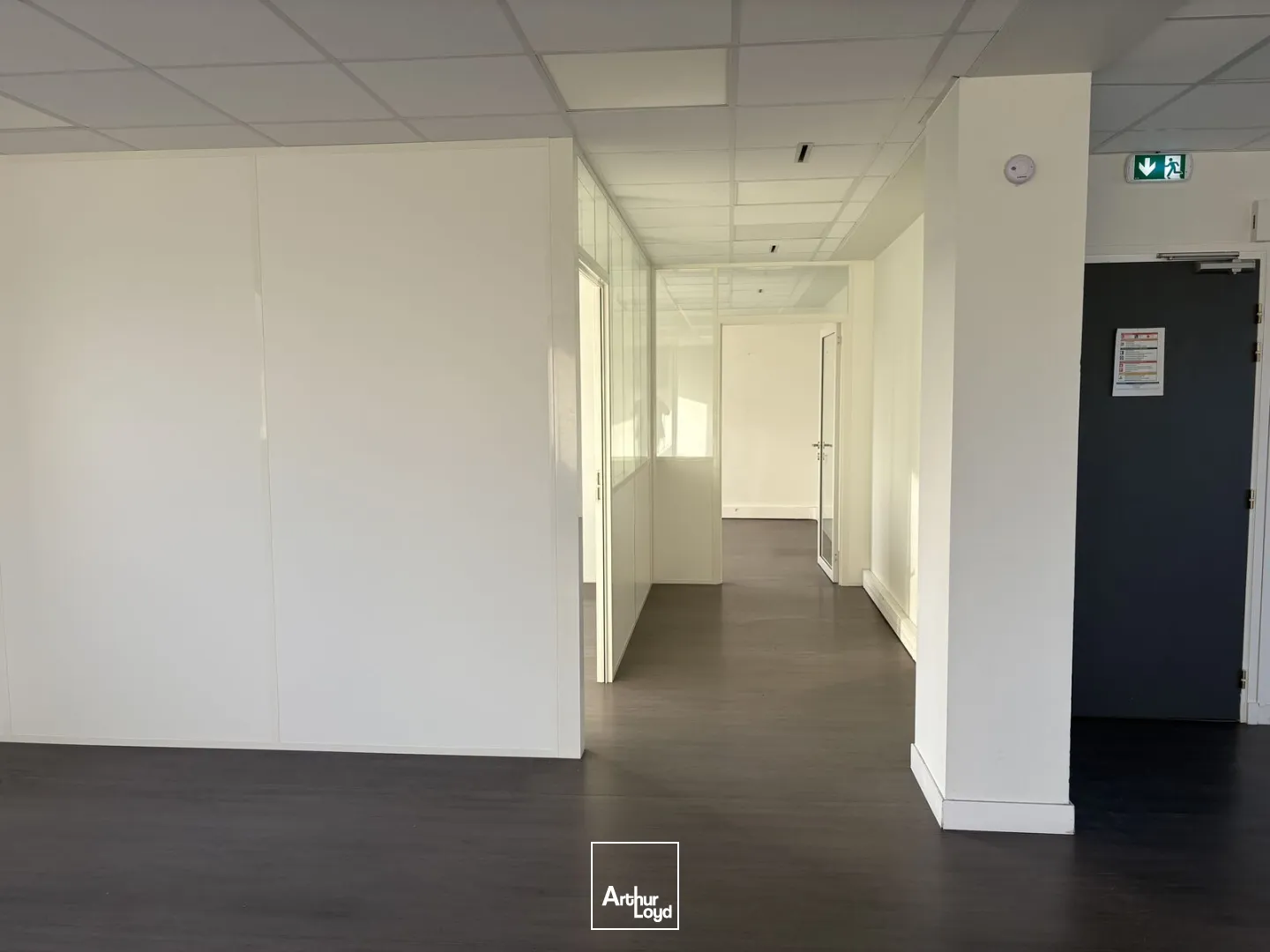 Bureaux à louer à Villeneuve d'Ascq - Secteur Heron Parc/ Auchan V2. Bureaux au loyer attractif avec de nombreux parkings à disposition sur le site ! 