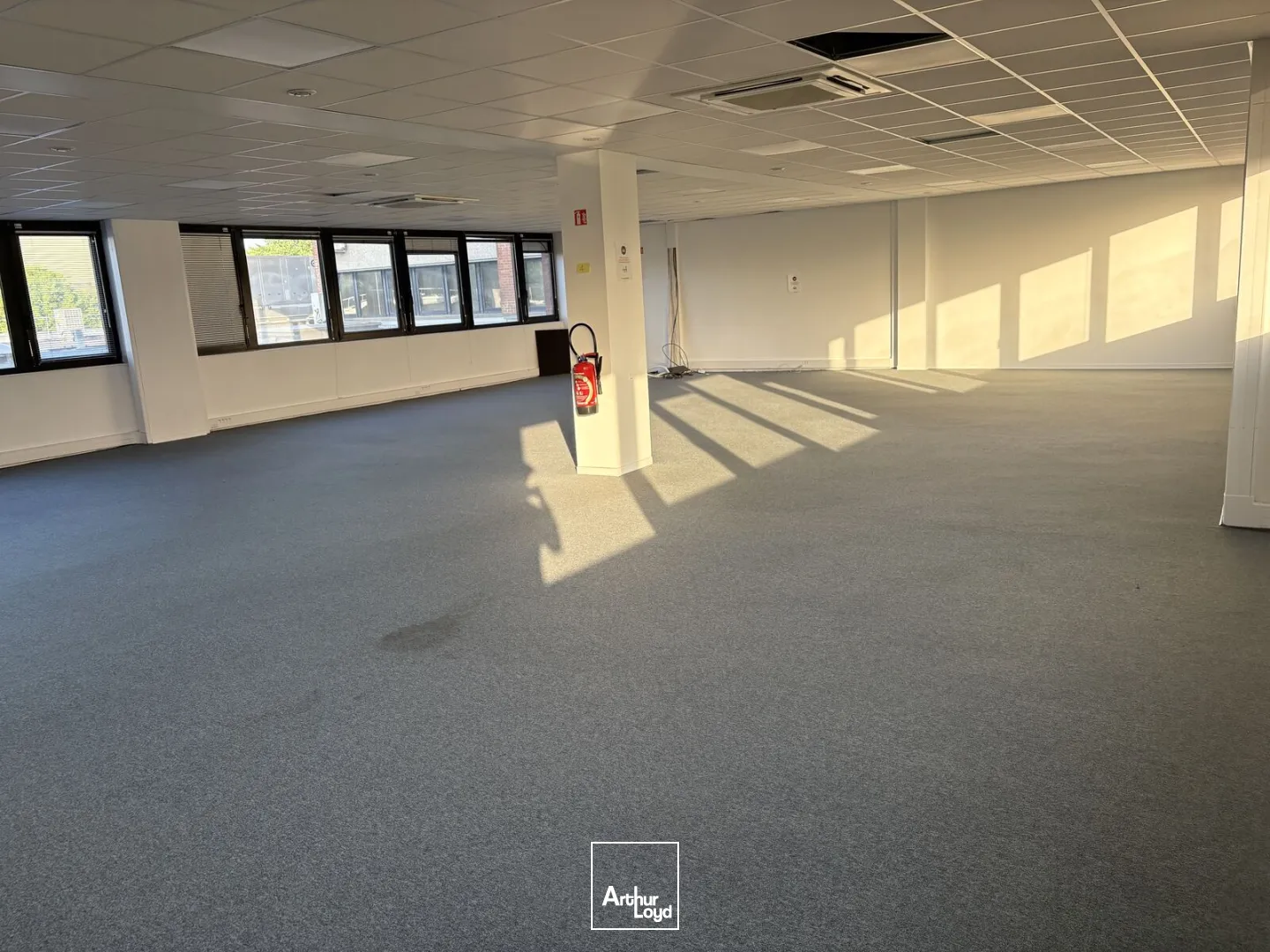 Bureaux à louer à Villeneuve d'Ascq - Secteur Heron Parc/ Auchan V2. Bureaux au loyer attractif avec de nombreux parkings à disposition sur le site ! 