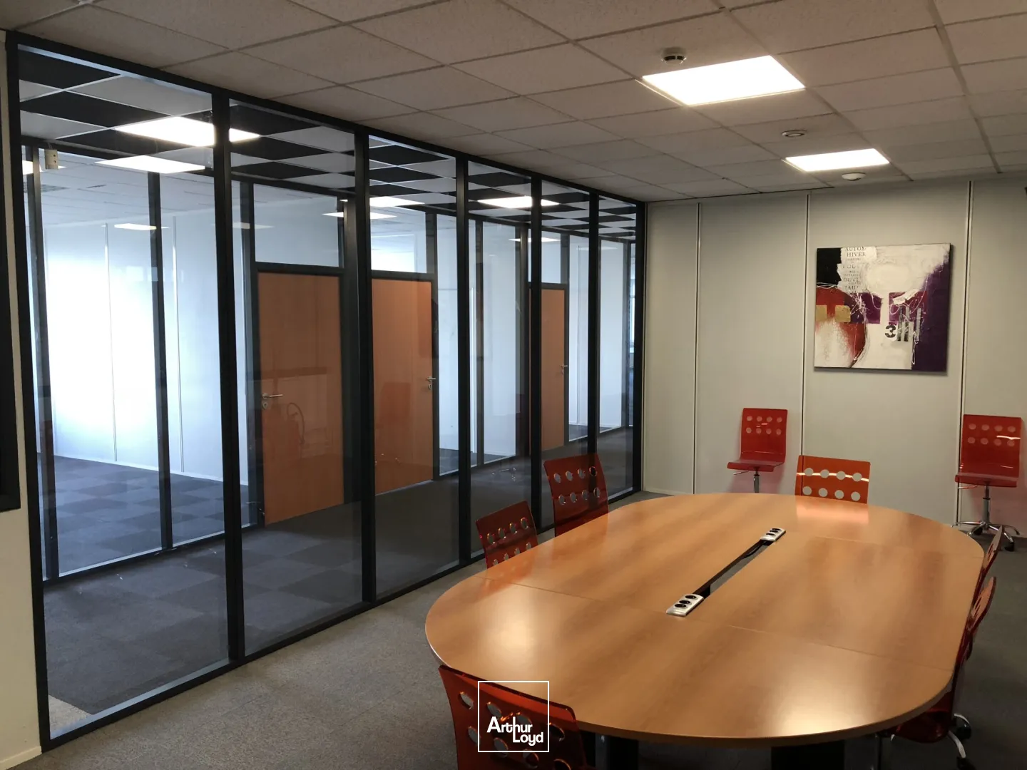 Bureaux de standing dans une ancienne usine alliant cachet industriel et prestations de grandes qualités. Surfaces à louer ou à vendre. 