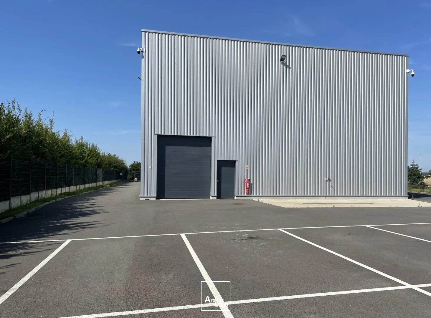 EN VENTE - ENSEMBLE IMMOBILIER D'EXCEPTION À USAGE MIXTE EN SORTIE D'AUTOROUTE - STEENVOORDE