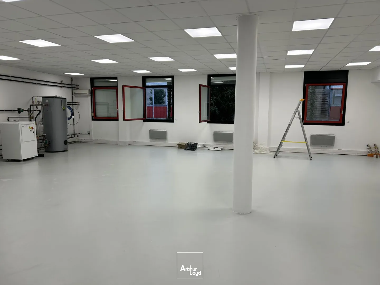 A proximité du Vieux Lille - Surfaces Mixtes de Bureaux et/ou Stockage à Louer