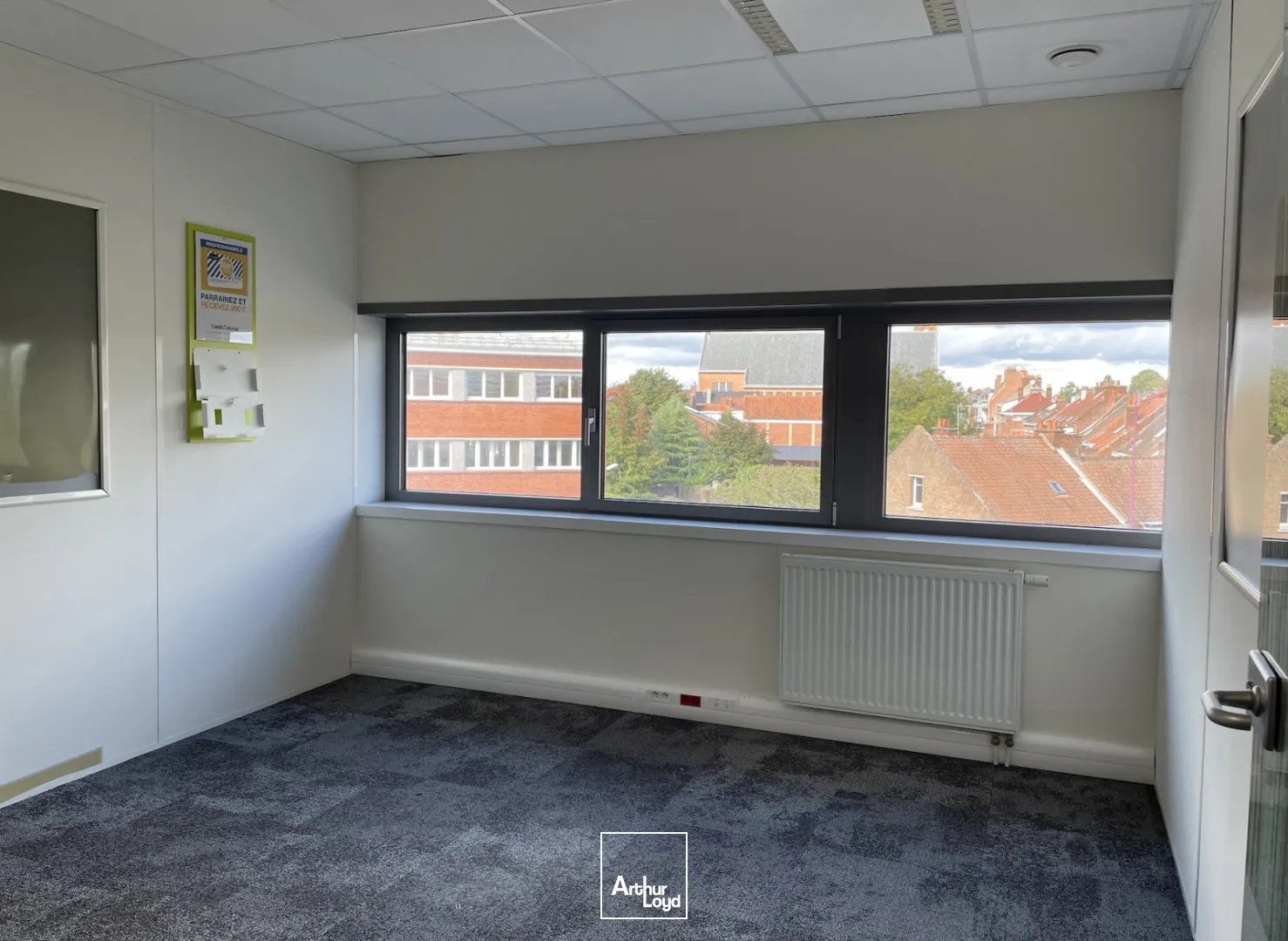 À LOUER - BUREAUX AU COUR D'HAZEBROUCK DANS UN IMMEUBLE TERTIAIRE DYNAMIQUE