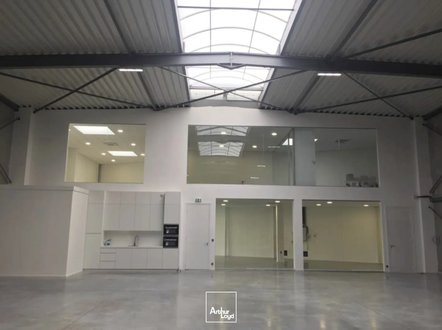 Entrepôts au sein d'un parc d'activité neuf situé à Roncq. Bureaux clés en main avec belles prestations. Proche belgique et axes autoroutiers. Nord de Lille.