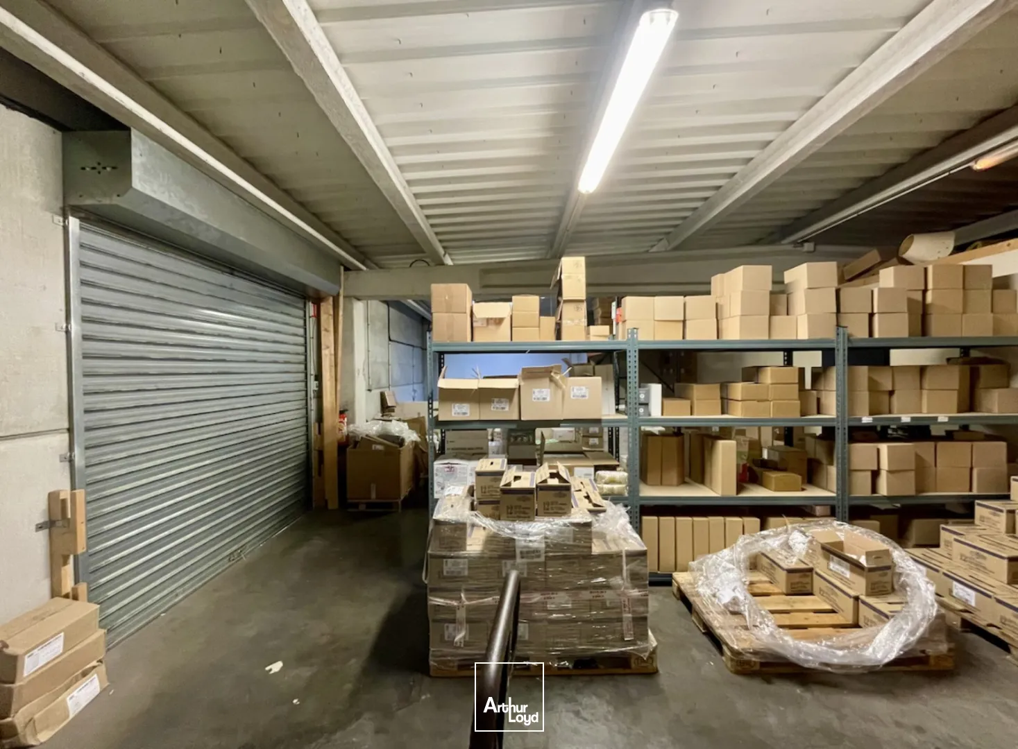 BUREAUX ET ZONE DE STOCKAGE À LOUER - COEUR DE ZI DE L'INQUÊTERIE 
