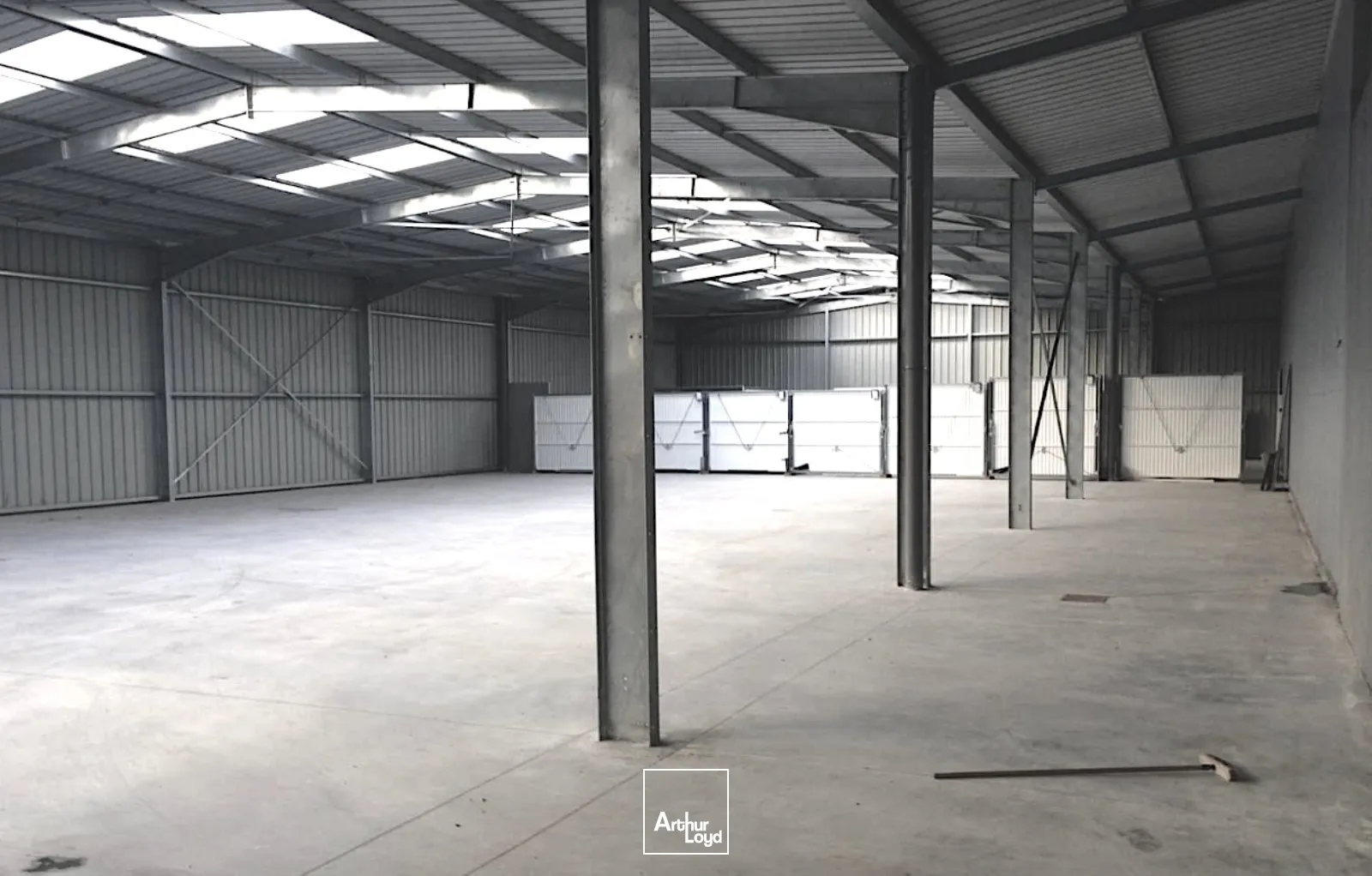 À LOUER - BUREAUX ET ENTREPÔT AU COEUR DE LA ZONE DES REPDYCK À GRANDE SYNTHE