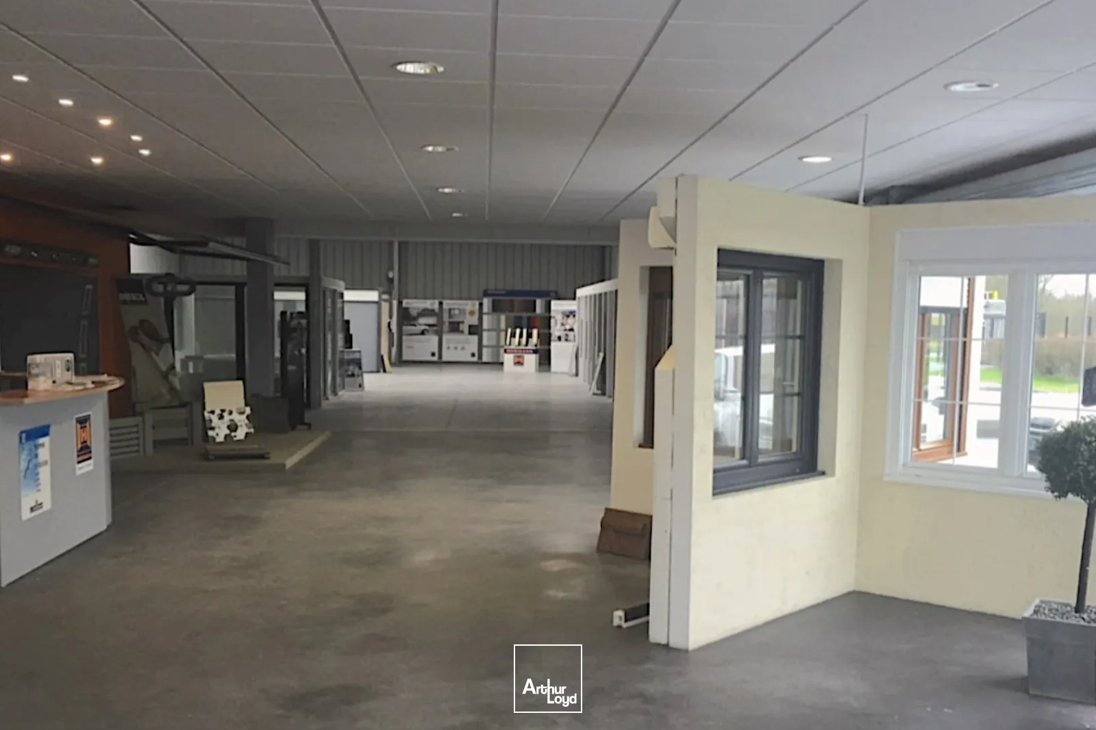 À LOUER - BUREAUX ET ENTREPÔT AU COEUR DE LA ZONE DES REPDYCK À GRANDE SYNTHE