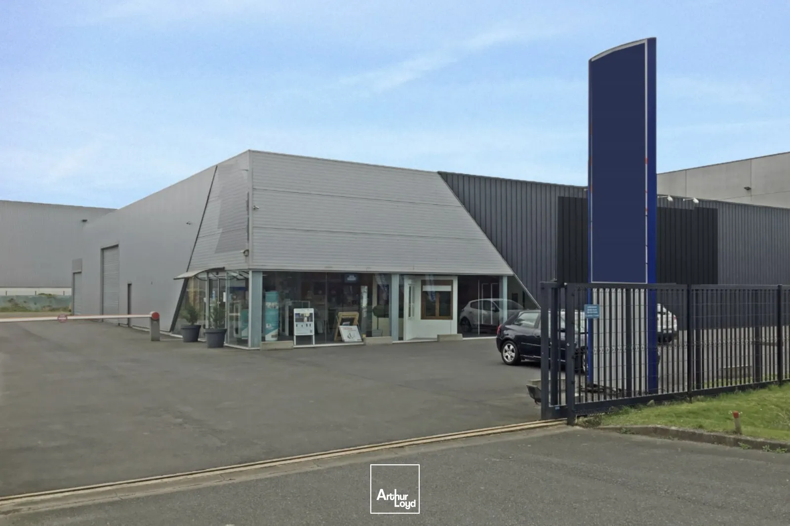 À LOUER - BUREAUX ET ENTREPÔT AU COEUR DE LA ZONE DES REPDYCK À GRANDE SYNTHE