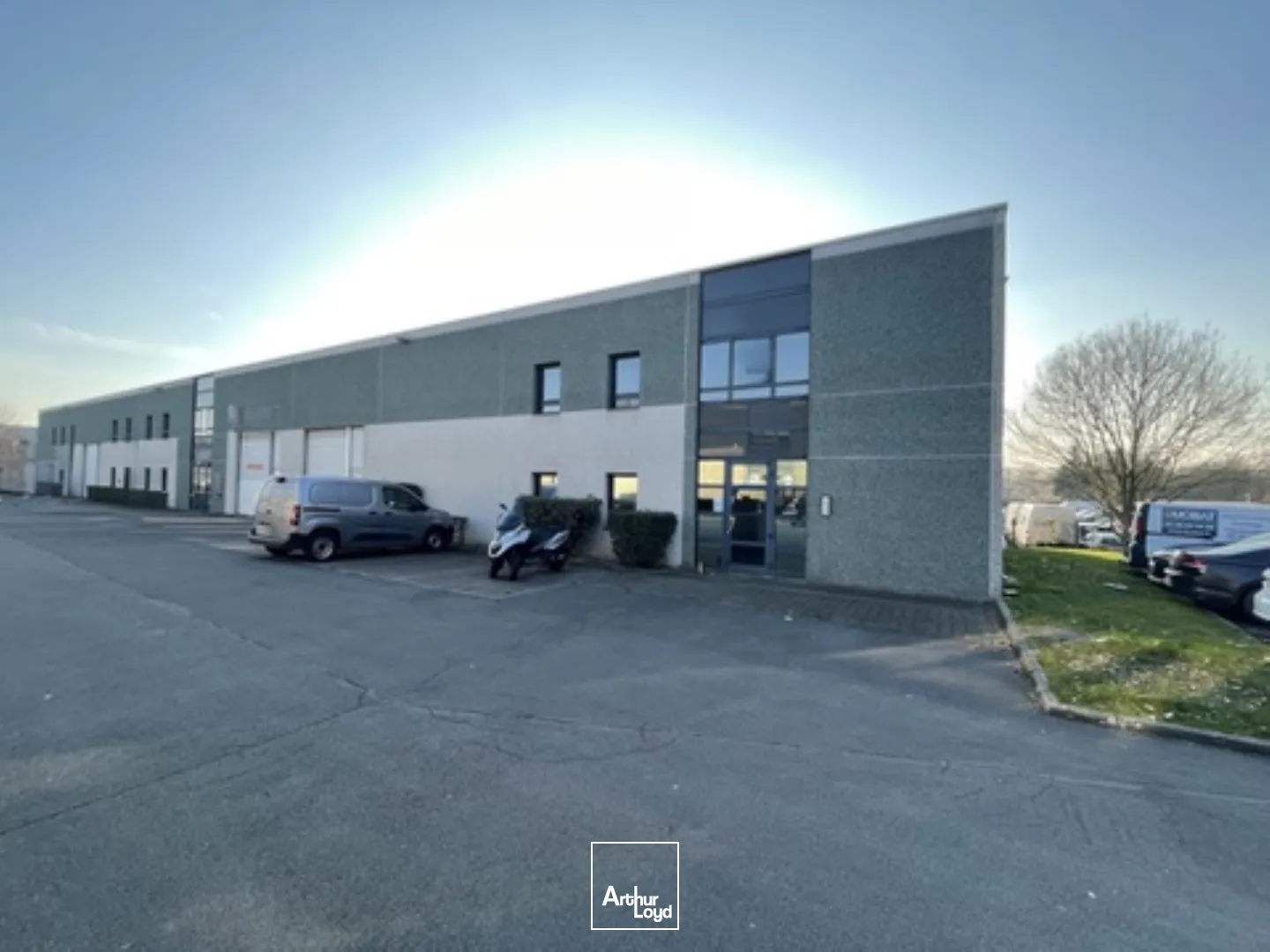 Bâtiment mixte bureaux/ stockage à louer - Emplacement stratégique La Pilaterie, proche axes majeurs