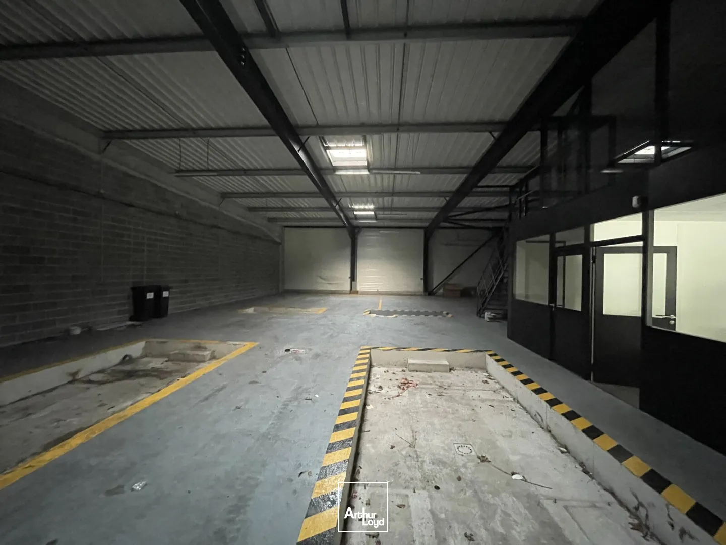 Local commercial 400 m² à louer - Visibilité optimale en entrée de villede zone INTERMARCHE