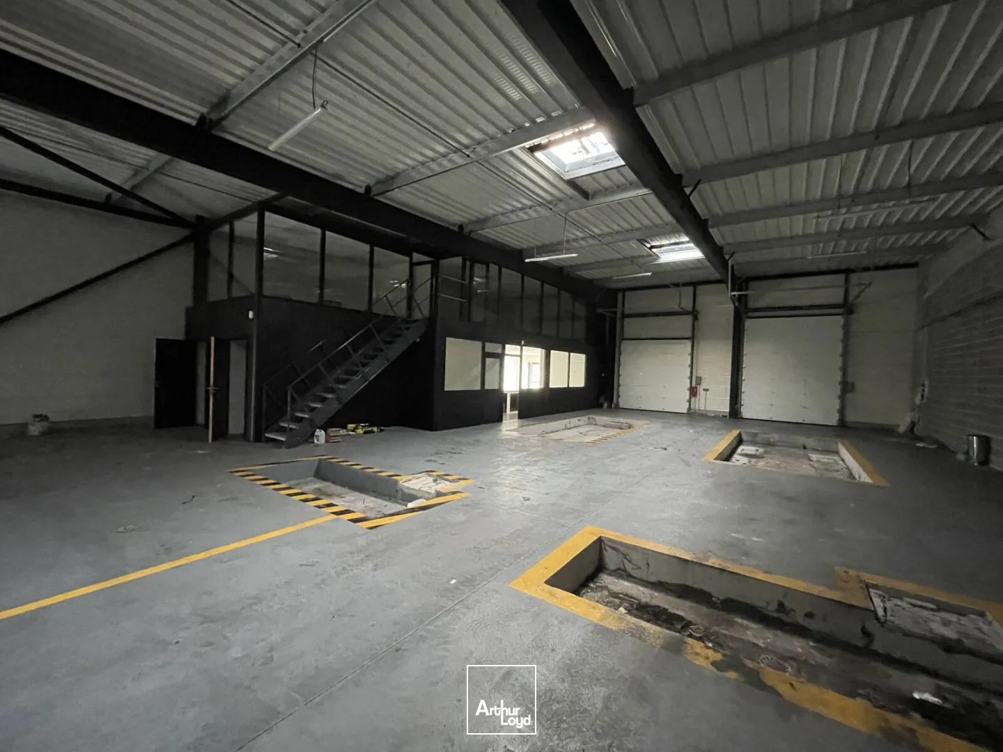 Local commercial 400 m² à louer - Visibilité optimale en entrée de villede zone INTERMARCHE