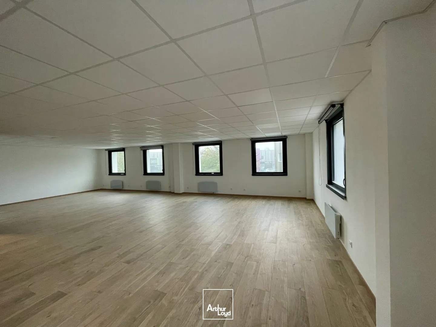 Bureaux à louer rénovés à la Pilaterie - 96 m² lumineux près du métro à Wasquehal / Villeneuve d'Ascq