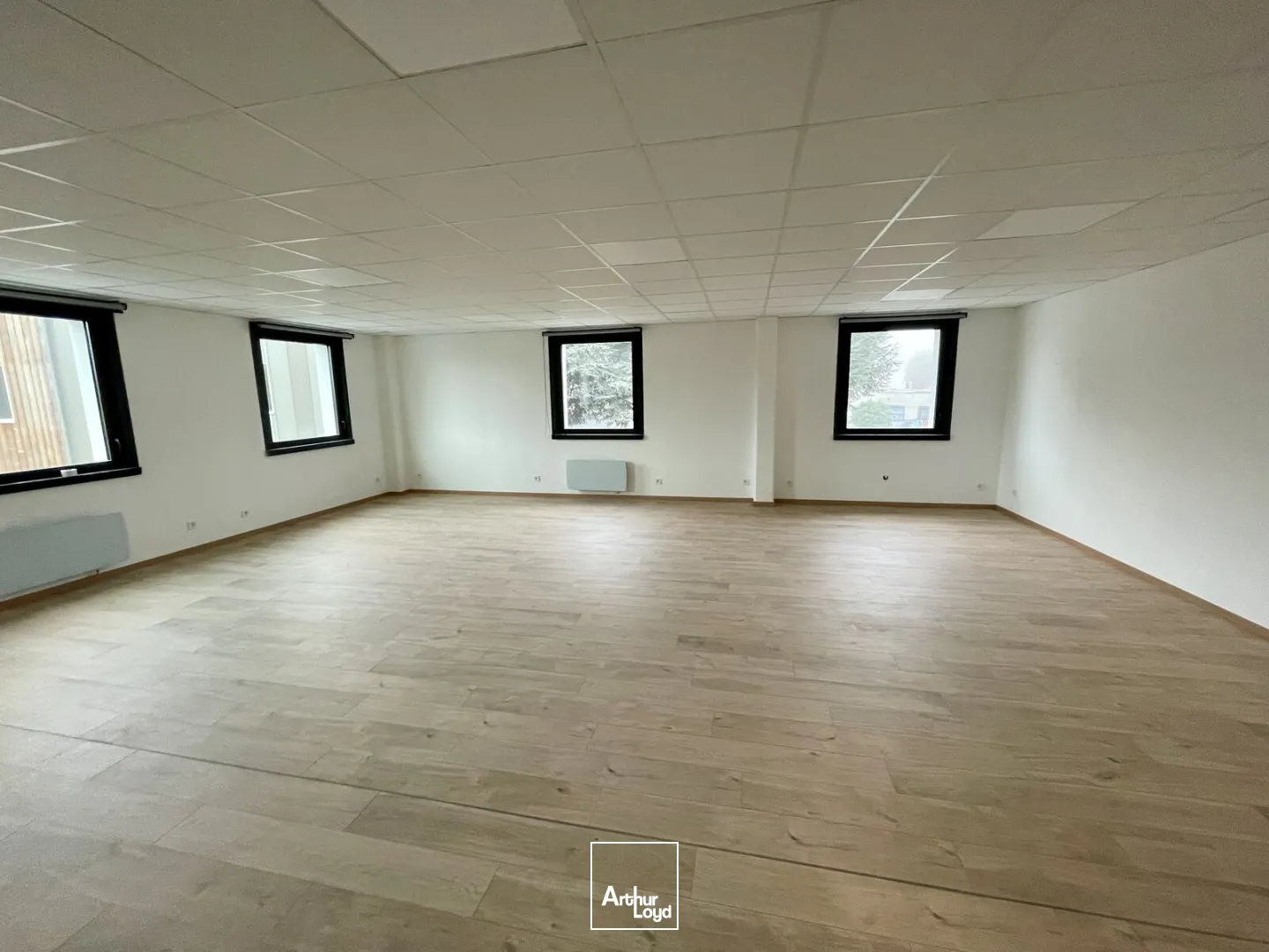 Bureaux à louer rénovés à la Pilaterie - 96 m² lumineux près du métro à Wasquehal / Villeneuve d'Ascq
