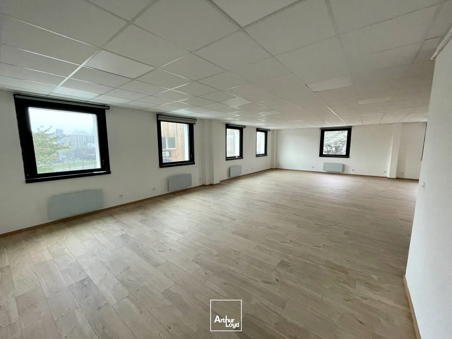Bureaux à louer rénovés à la Pilaterie - 96 m² lumineux près du métro à Wasquehal / Villeneuve d'Ascq