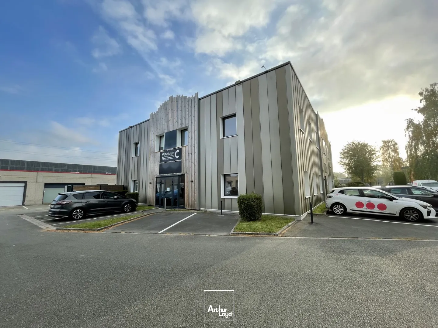 Bureaux à louer rénovés à la Pilaterie - 96 m² lumineux près du métro à Wasquehal / Villeneuve d'Ascq