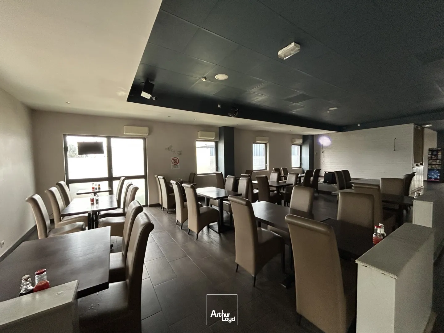 Bâtiment commercial de 500 m² à louer à Saint-Herblain. Proche Atlantis- Nantes 