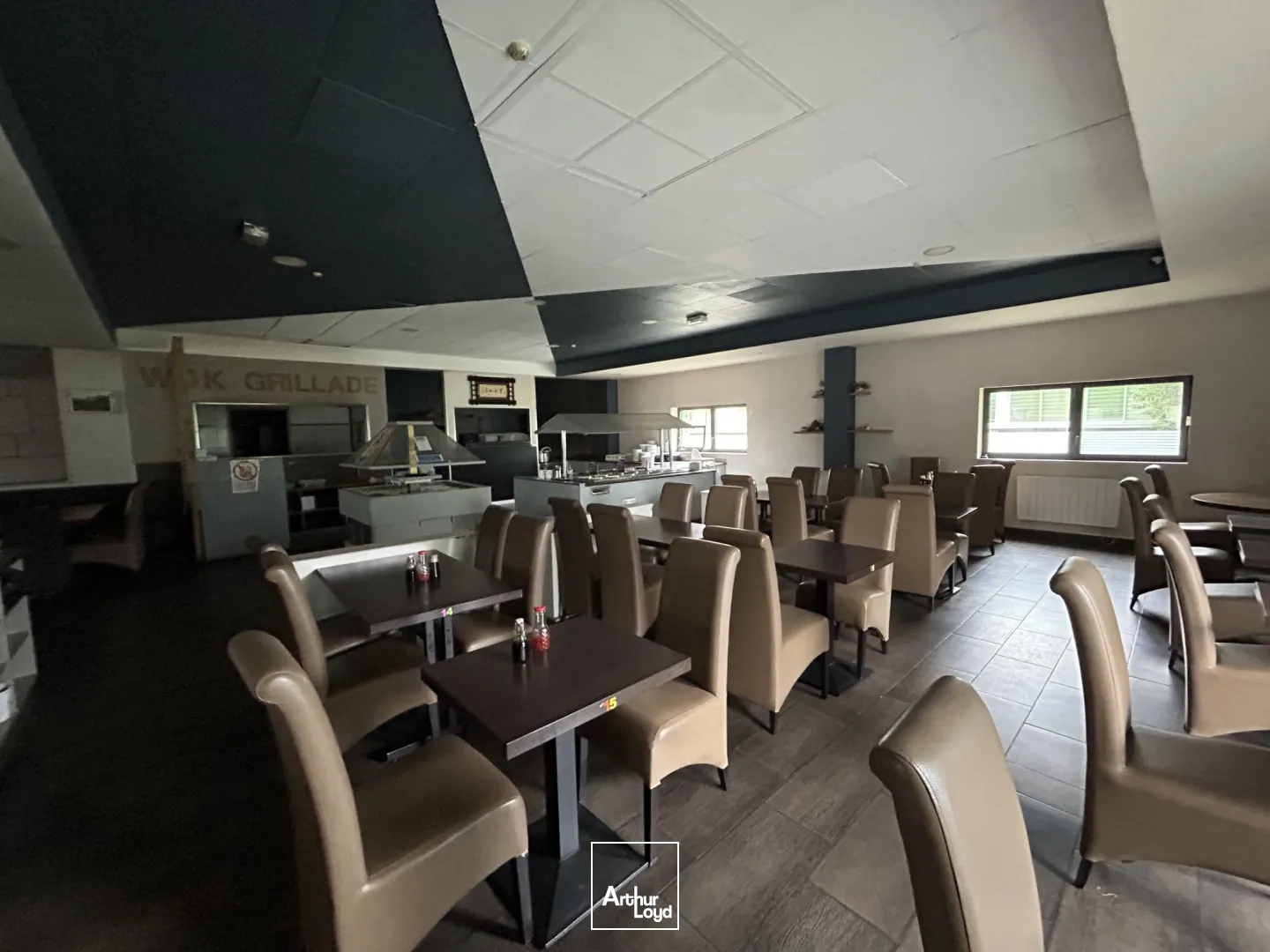 Bâtiment commercial de 500 m² à louer à Saint-Herblain. Proche Atlantis- Nantes 