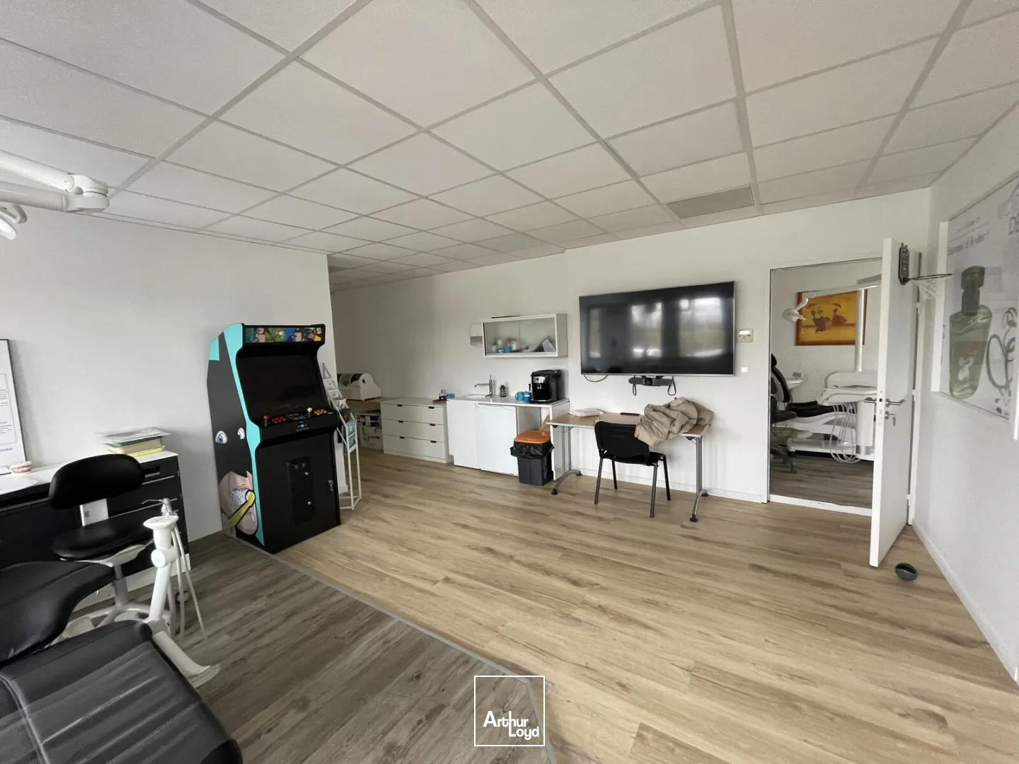 BUREAUX À VENDRE OU À LOUER-225 M²-PARC TERTIAIRE D'EXAPOLE