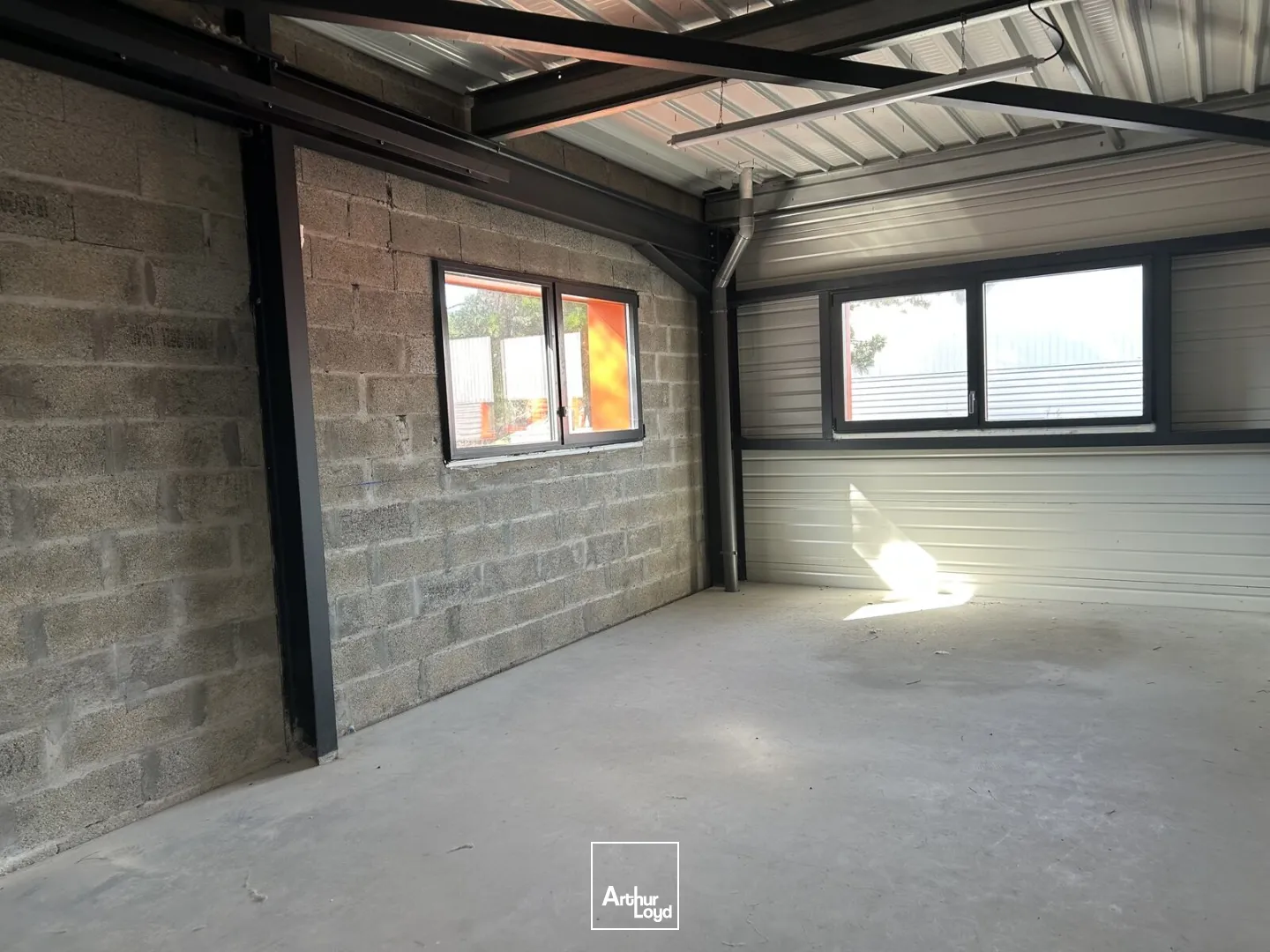 STOCKAGE - ATELIER - 178 M2 - BUREAUX - ST NAZAIRE - A LOUER - ZONE DE BRAIS