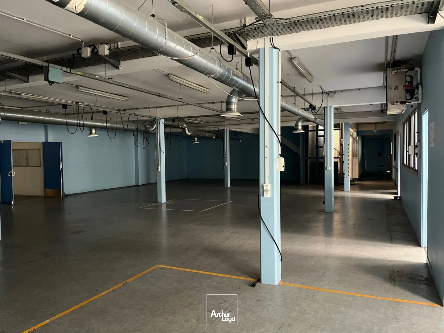 BATIMENT INDEPENDANT BUREAUX / ACTIVITE de 2195 m² - SAINT GERMAIN EN LAYE