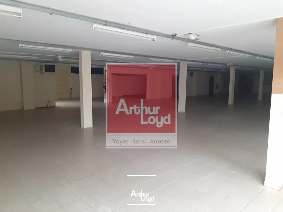 Local mixte: commercial/ activités sur Sainte-Savine