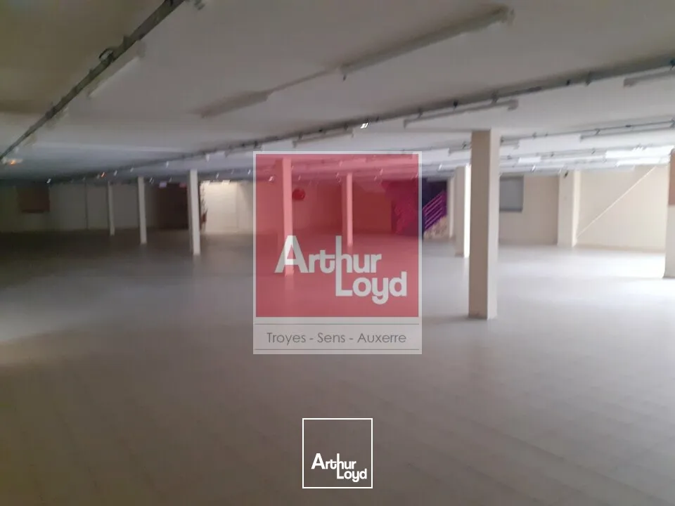 Local mixte: commercial/ activités sur Sainte-Savine