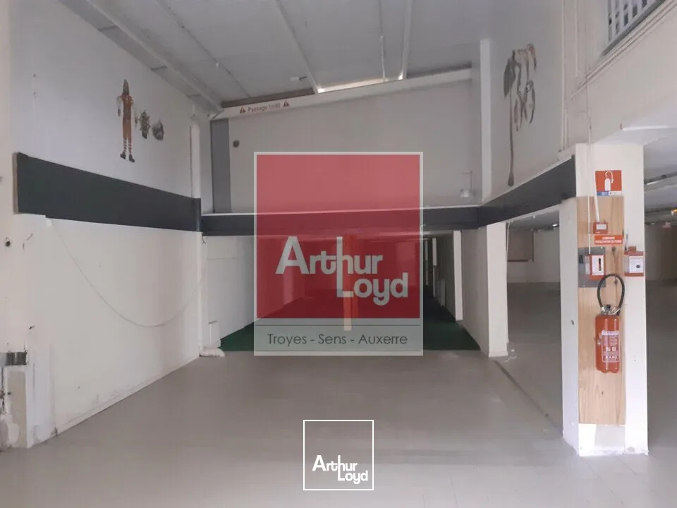 Local mixte: commercial/ activités sur Sainte-Savine