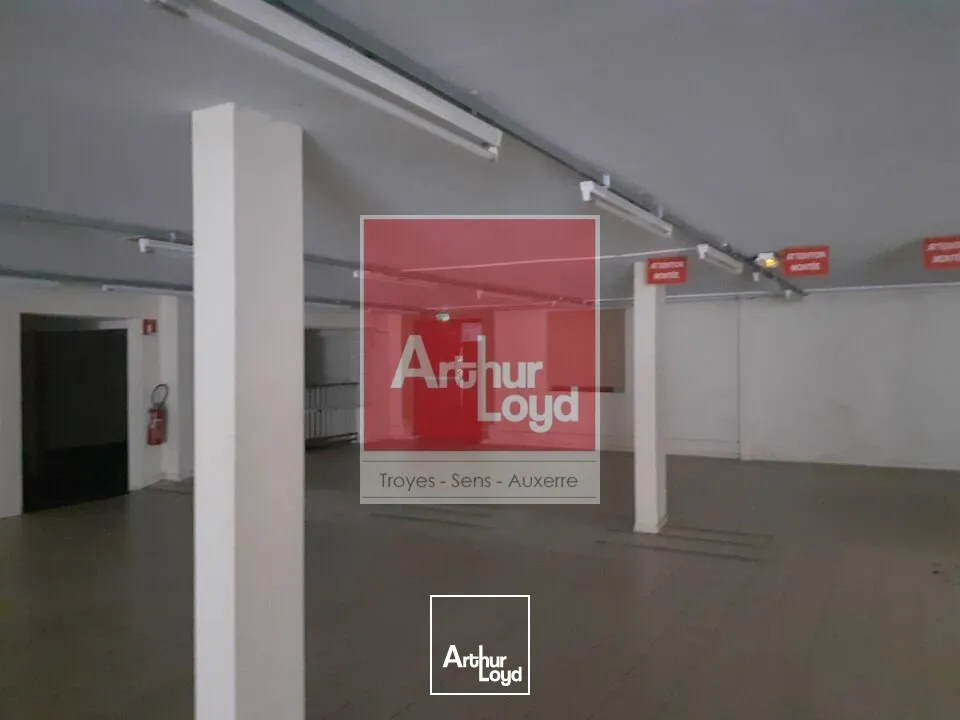 Local mixte: commercial/ activités sur Sainte-Savine