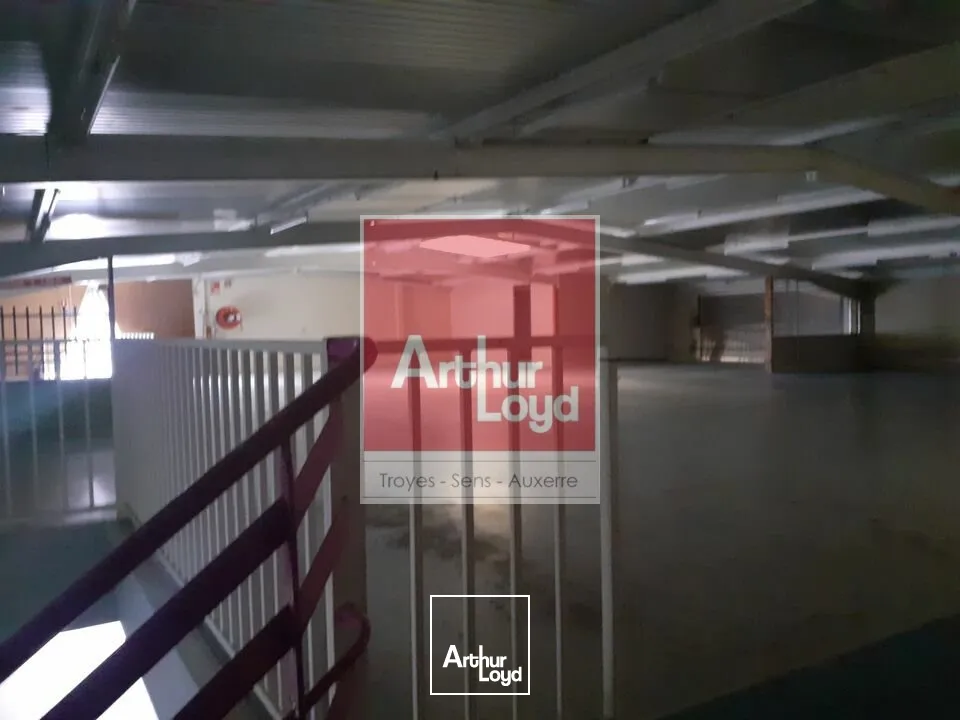 Local mixte: commercial/ activités sur Sainte-Savine